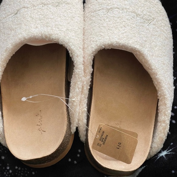SOLD❌NEW VS PINK SHERPA Indoor/outdoor CLOG  Size Large 9/10 - Picture 6 of 7